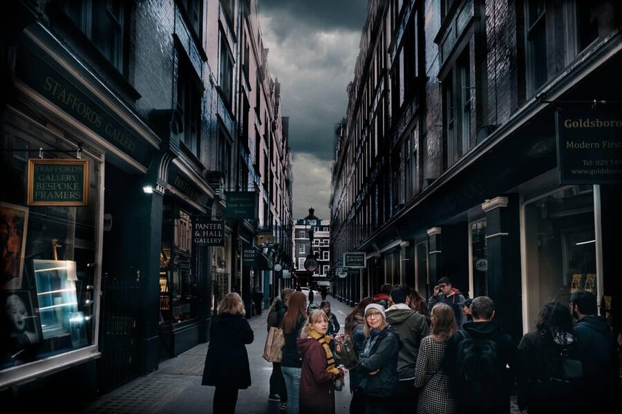 Spanish Language : Original Harry Potter Walking Tour - Who should book this Harry Potter walk