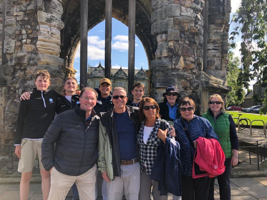 St Andrews: City Highlights Walking Tour with Cocktail - Starting at the Martyrs’ Monument