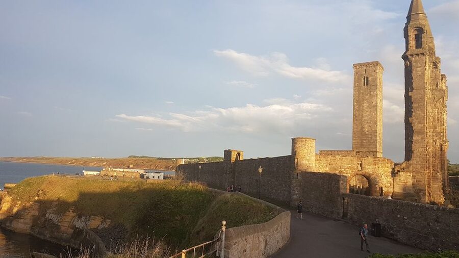 St Andrews: Town, Golf, and Old Course History Tour - Passing St Andrews Castle