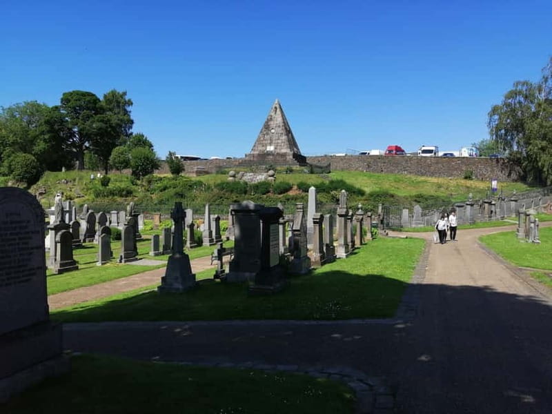 Stirling: Daily Guided Walking Tour (11am & 2pm) - Stirling Highland Hotel and the climb into the Old Town