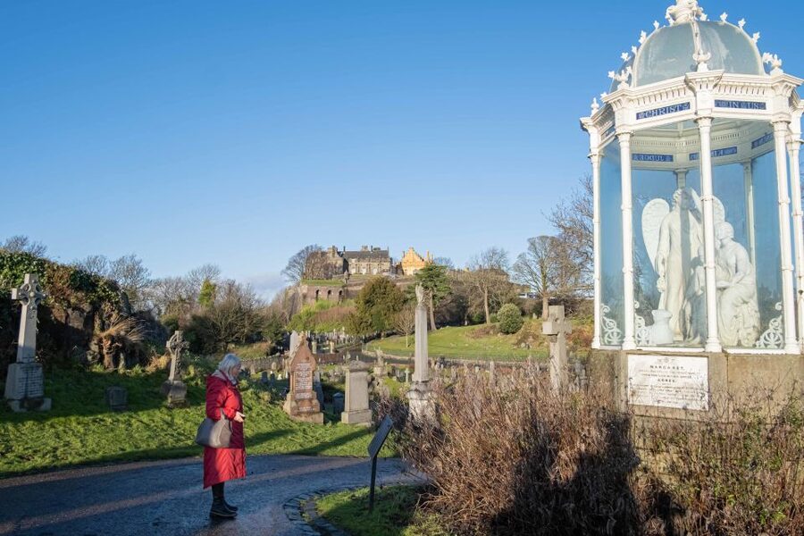 Stirling: Historical Walking Tour in Spanish - What the Spanish guide adds