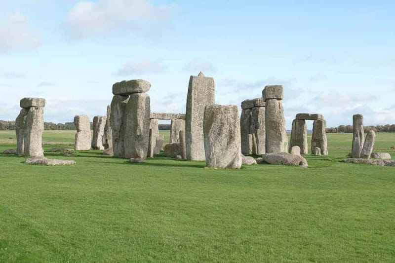 Stonehenge, Bath, Windsor and Roman Baths London Day Tours - Guides make the difference on a 12-hour day