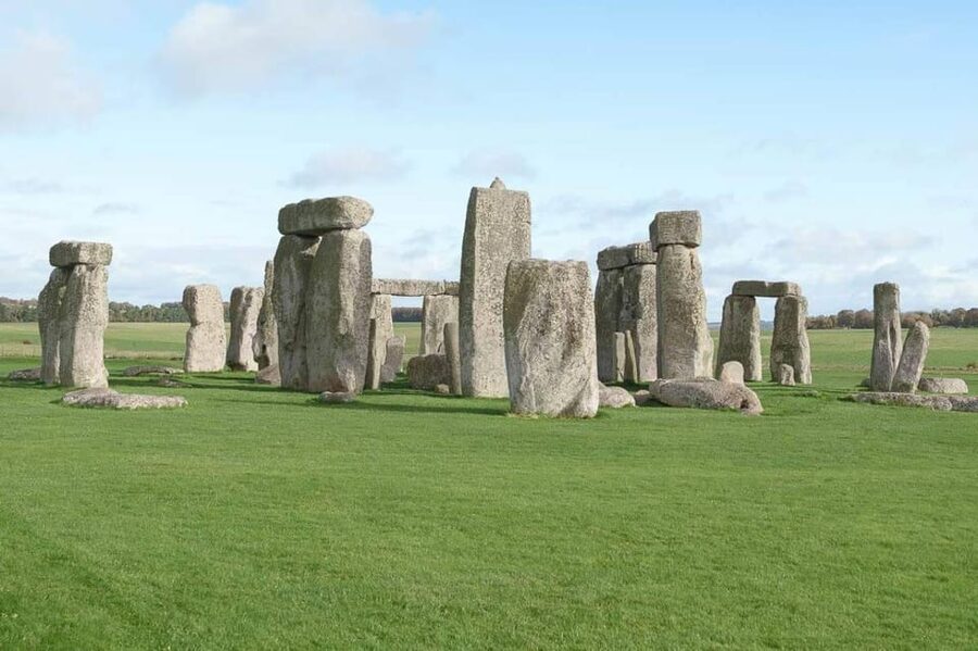 Stonehenge, Bath, Windsor and Roman Baths London Day Tours - Timing, group size, and the art of keeping up