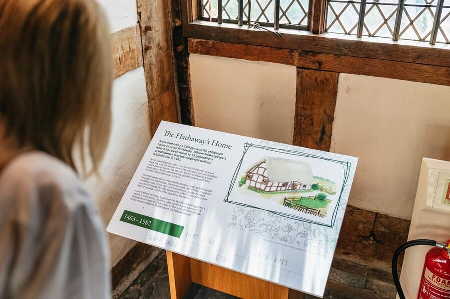 Stratford-upon-Avon: Anne Hathaway's Cottage Entry ticket - The cottage gardens and heritage orchards
