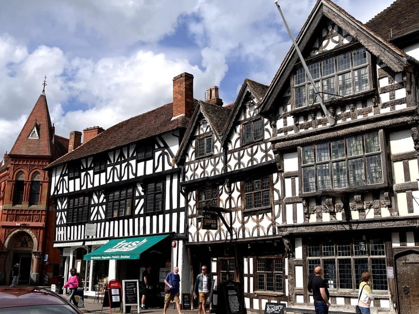 Stratford-upon-Avon: City Walking Tour & Exploration Game - The value of $37 for up to five people