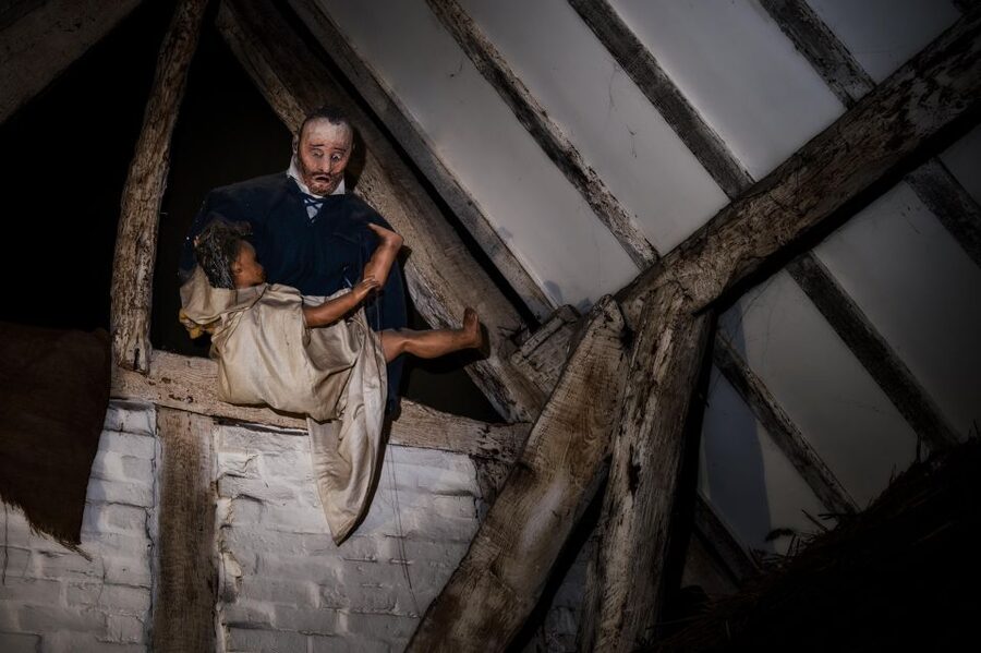 Stratford-upon-Avon: Lantern-Lit Ghost Tour at Tudor World - Entering Tudor World after dark