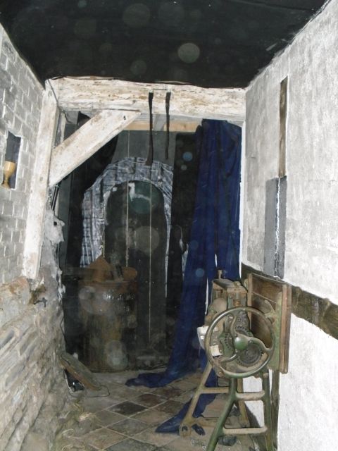 Stratford-upon-Avon: Lantern-Lit Ghost Tour at Tudor World - Who should book it?