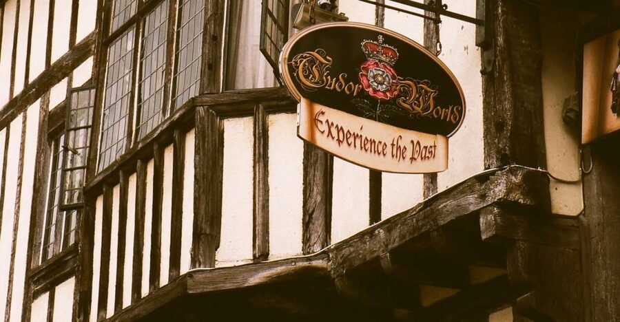 Stratford-upon-Avon: Lantern-Lit Ghost Tour at Tudor World - Following the lantern through the old house