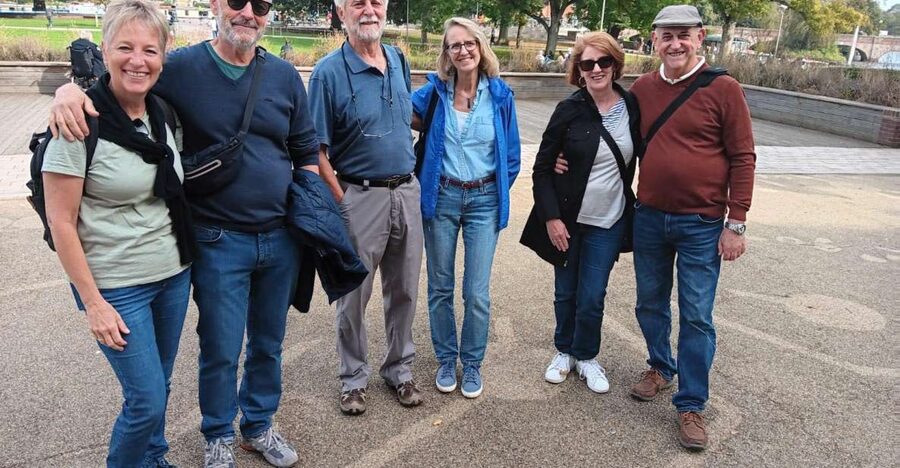 Stratford-Upon-Avon's Town Walking Tour (10:30am & 2pm) - Holy Trinity Church and the walk toward it