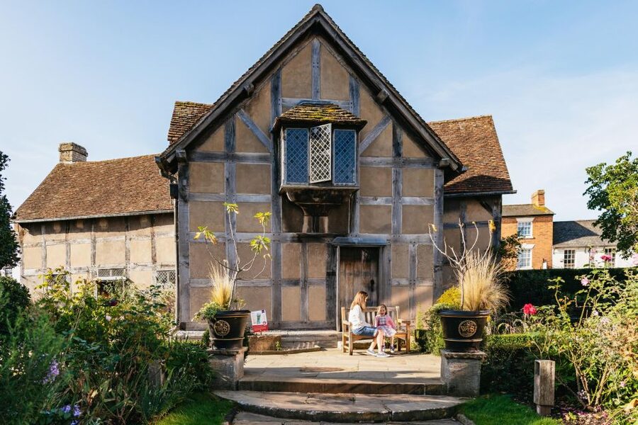 Stratford-upon-Avon: Shakespeare's Birthplace Ticket - Starting at the Shakespeare Centre on Henley Street
