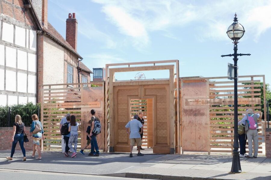 Stratford-upon-Avon: Shakespeare's New Place Entry Ticket - Entering through the gate house