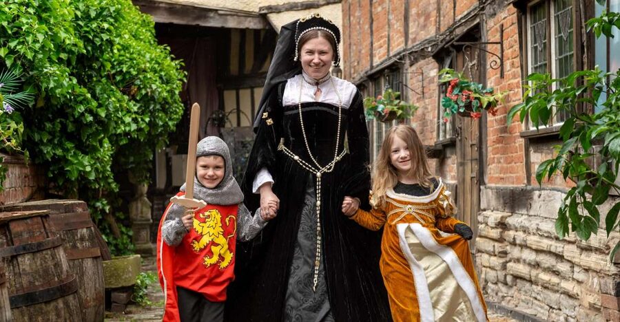 Stratford-upon-Avon: Tudor World Museum Entrance Ticket - Entering Tudor World on Sheep Street