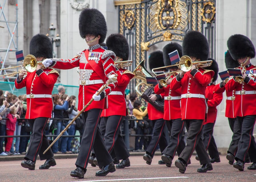 The Changing of the Guard Experience with Thames Boat ride - Meeting at Green Park and finding your guide