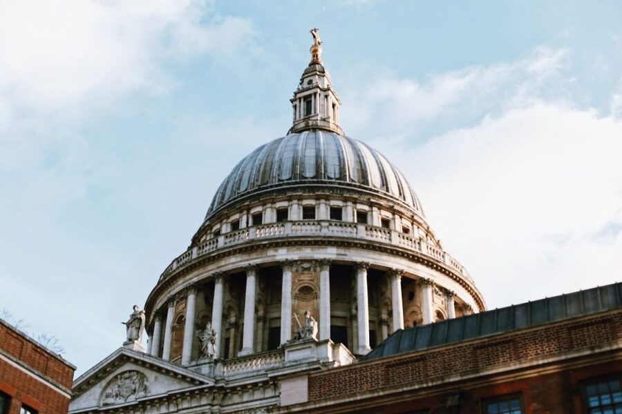 The Old City of London - Guided Walking Tour 12 guests 2,5h - Crossing the Thames toward Tower Bridge