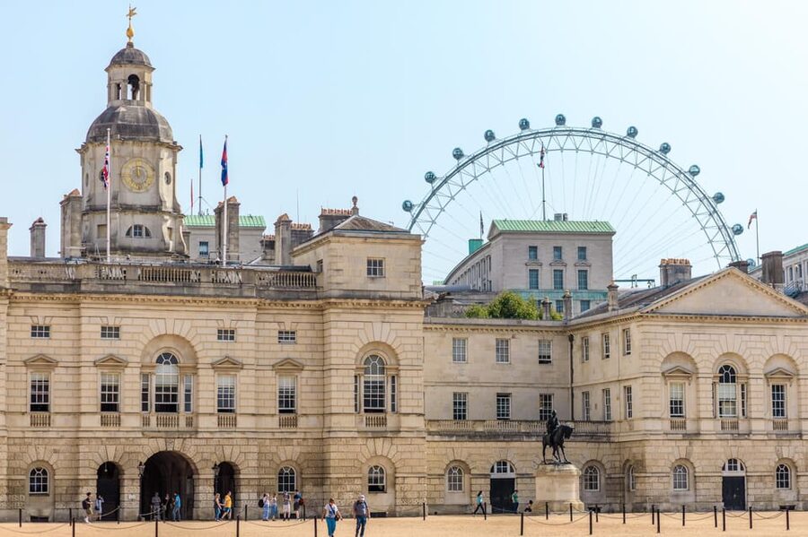 Top London Sights Tour - Christmas Day Special! - The guides shape the feel of the walk