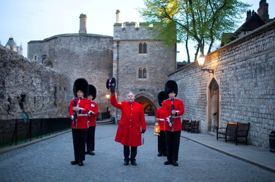 Tower of London: After-Hours Tour with Ceremony of the Keys - Why the Tower of London works so well at night