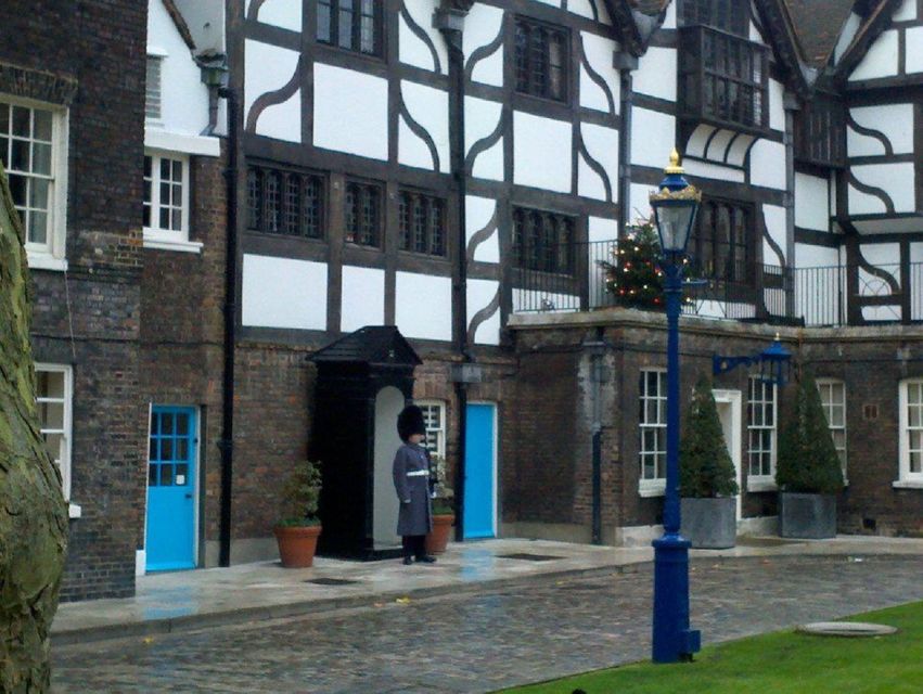 Tower of London and Tower Bridge Private Tour - Meeting the Beefeaters and hearing Tower traditions