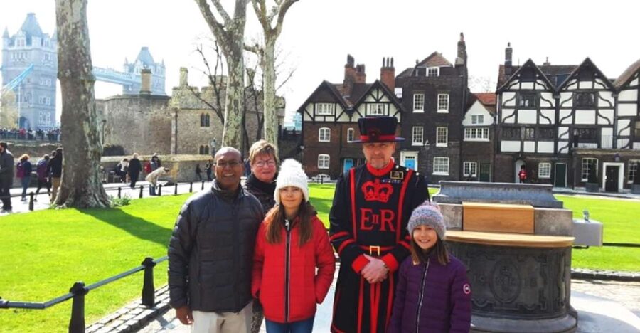 Tower of London and Tower Bridge Private Tour - Meeting your guide at the Tower of London