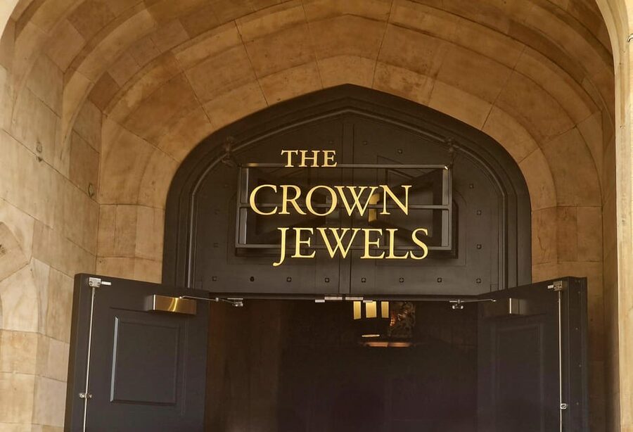 Tower of London Crown Jewels and English Royal History Tour - The chapels and royal memory