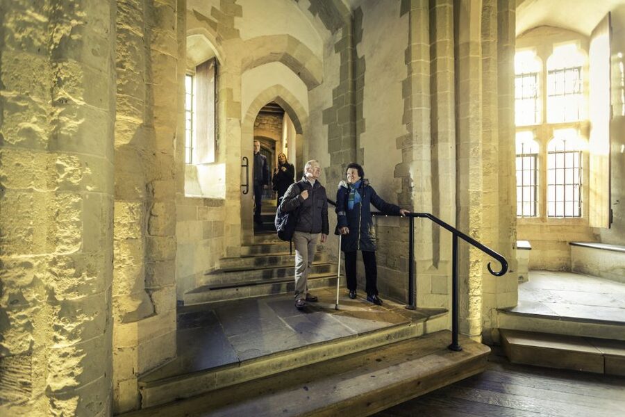 Tower of London: Early Access with Crown Jewels & Beefeaters - The 25-minute walk around Tower Hill