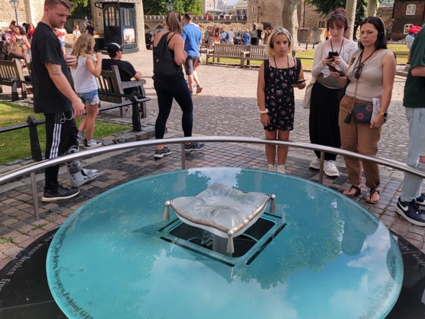 Tower of London: Early Access with Crown Jewels & Beefeaters - How the 20-person group affects the experience