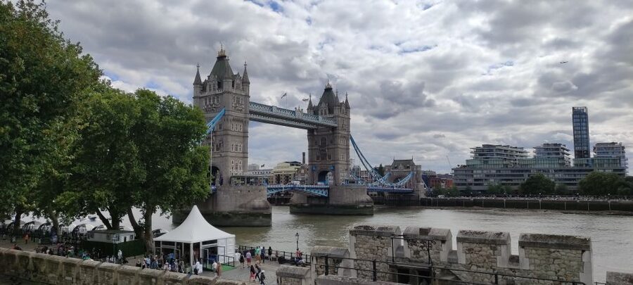 Tower of London Kid-Friendly Private Tour - Three hours with children: how the pace works