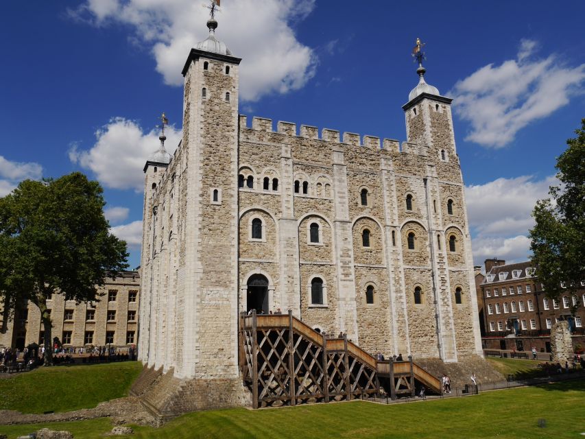 Tower of London Private Tour - Meeting your guide at the official ticket office