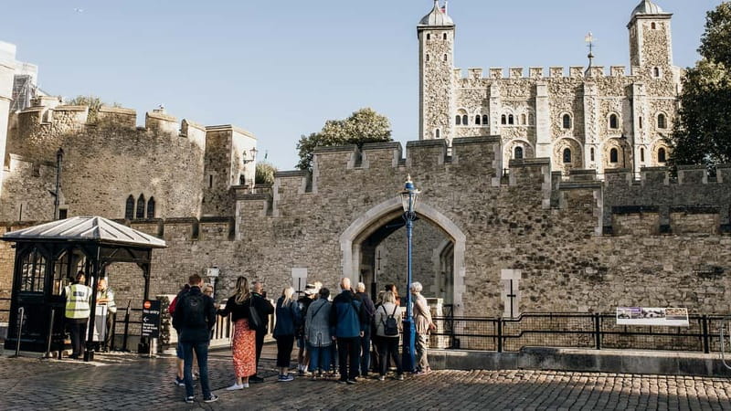 Tower of London Tour with Crown Jewels, plus River Cruise - Why the Crown Jewels work best with a guide