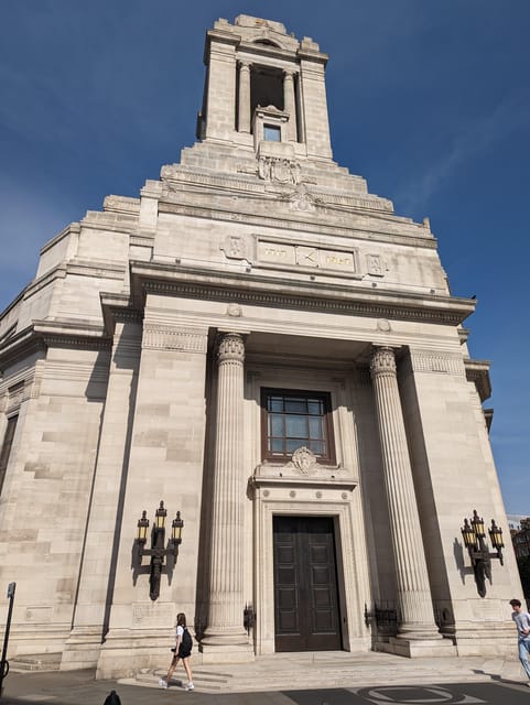 Turmoil, Templars, Oliver Twist: London's Squalor & Splendor - The Royal Courts of Justice and the power of the law