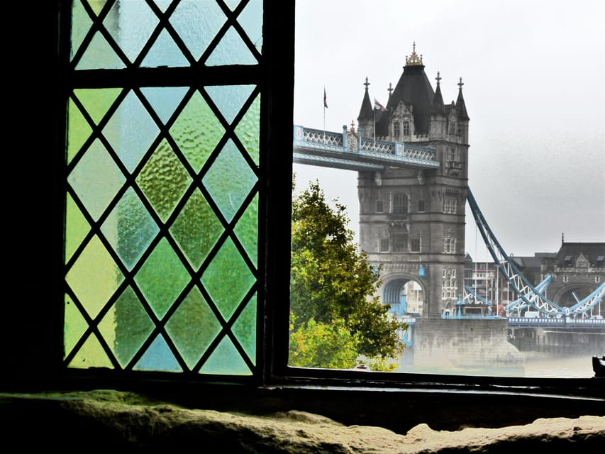 Ultimate Tower of London, Beefeater Welcome & Crown Jewels - What your guide adds to a complicated site