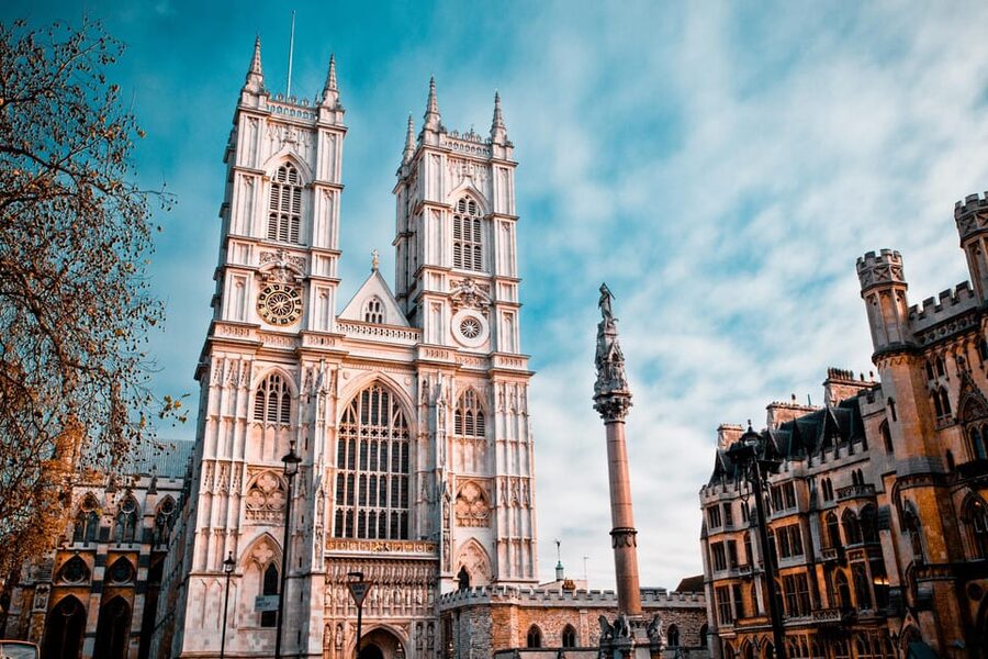 VIP Westminster Abbey & Upper Gallery and Buckingham Palace - Why Westminster Abbey carries this tour