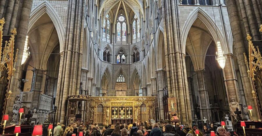 VIP Westminster Abbey & Upper Gallery and Buckingham Palace - Inside Westminster Abbey for about an hour