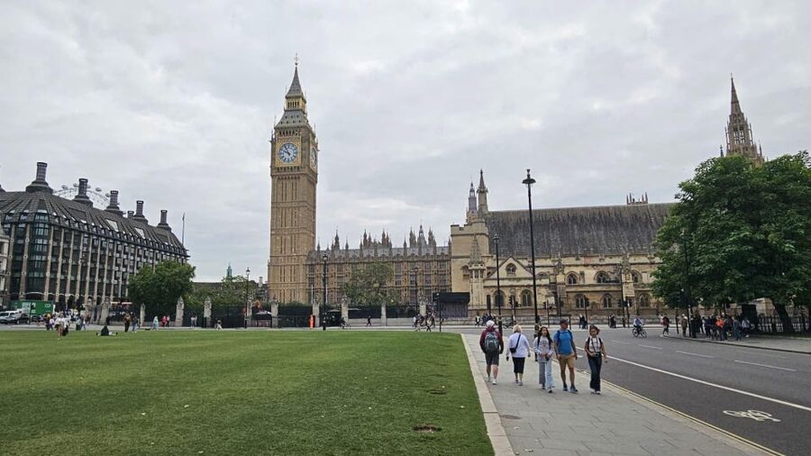 VIP Westminster Abbey & Upper Gallery and Buckingham Palace - The Cloisters: a quieter start
