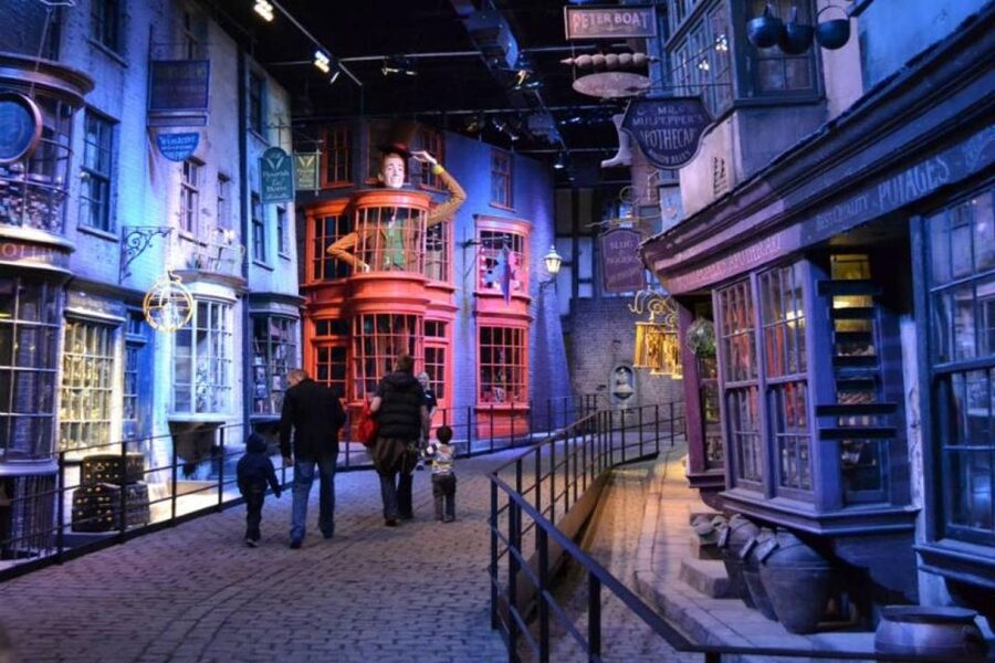 Warner Bros. Studios and 1-Day London Hop-on Hop-off tour - Who should choose this combined tour?