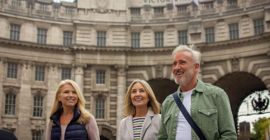 Westminster to Tower Bridge Customized Tour with a Local - Shakespeare and London theatre