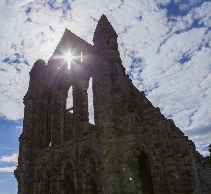 Whitby: Whitby Abbey Ticket - Walking among the Gothic ruins