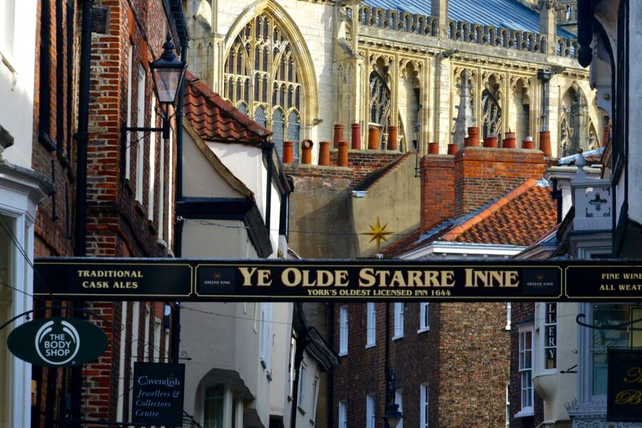 York: City Highlights Small Group Walking Tour - Why the group size matters in York