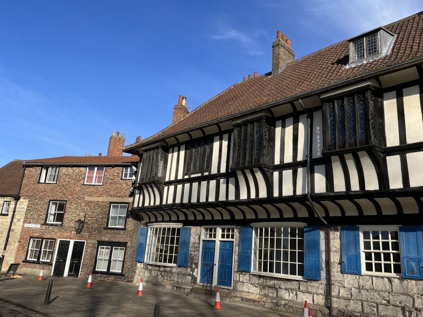 York: J&M’s City Sightseeing and History Walking Tour - What the guide adds to the experience