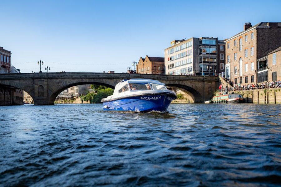 York: Self-Steer Boat Rental - The permitted route, bridges, and turning point