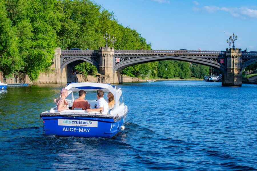 York: Self-Steer Boat Rental - What one hour on the River Ouse feels like